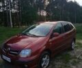 Красный Ниссан Альмера Тино, объемом двигателя 1.8 л и пробегом 300 тыс. км за 2700 $, фото 1 на Automoto.ua