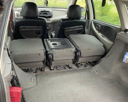 Красный Ниссан Альмера Тино, объемом двигателя 1.77 л и пробегом 226 тыс. км за 3552 $, фото 21 на Automoto.ua