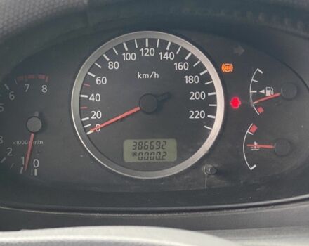 Серый Ниссан Альмера Тино, объемом двигателя 1.8 л и пробегом 370 тыс. км за 2600 $, фото 8 на Automoto.ua