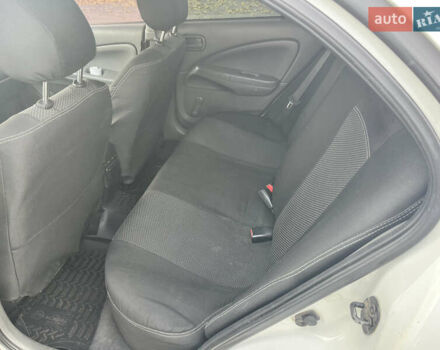 Белый Ниссан Альмера, объемом двигателя 1.6 л и пробегом 313 тыс. км за 4700 $, фото 9 на Automoto.ua