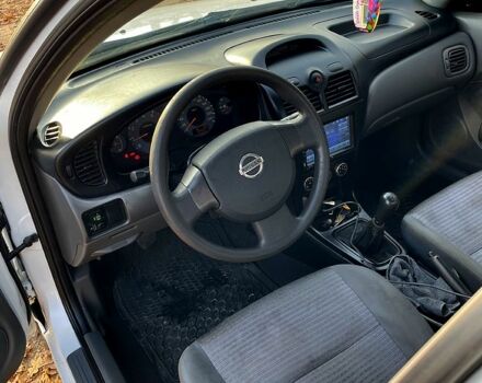 Белый Ниссан Альмера, объемом двигателя 1.6 л и пробегом 330 тыс. км за 3799 $, фото 12 на Automoto.ua