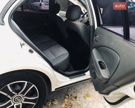 Белый Ниссан Альмера, объемом двигателя 1.6 л и пробегом 187 тыс. км за 5300 $, фото 34 на Automoto.ua