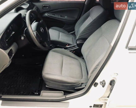 Белый Ниссан Альмера, объемом двигателя 1.6 л и пробегом 187 тыс. км за 5300 $, фото 36 на Automoto.ua