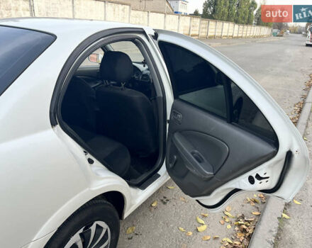 Белый Ниссан Альмера, объемом двигателя 1.6 л и пробегом 313 тыс. км за 4700 $, фото 4 на Automoto.ua