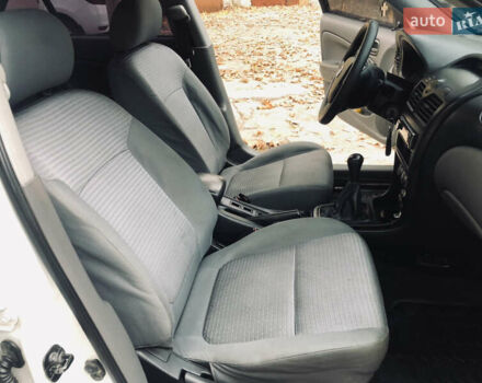 Белый Ниссан Альмера, объемом двигателя 1.6 л и пробегом 187 тыс. км за 5300 $, фото 22 на Automoto.ua