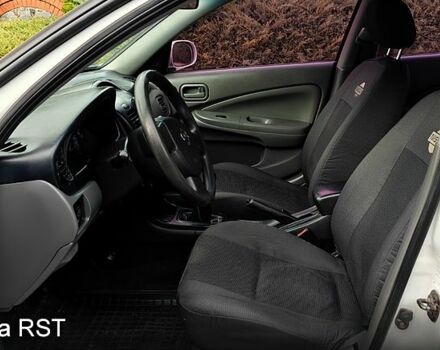 Белый Ниссан Альмера, объемом двигателя 1.6 л и пробегом 212 тыс. км за 4600 $, фото 6 на Automoto.ua