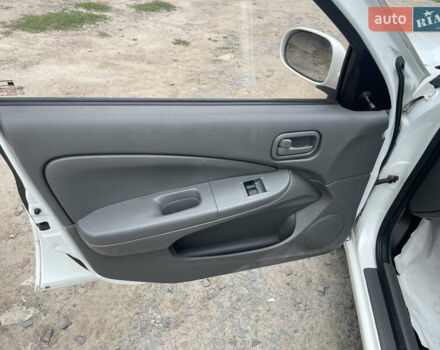 Білий Ніссан Альмера, об'ємом двигуна 1.6 л та пробігом 106 тис. км за 5600 $, фото 17 на Automoto.ua