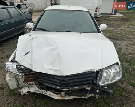 Белый Ниссан Альмера, объемом двигателя 1.6 л и пробегом 200 тыс. км за 1650 $, фото 1 на Automoto.ua