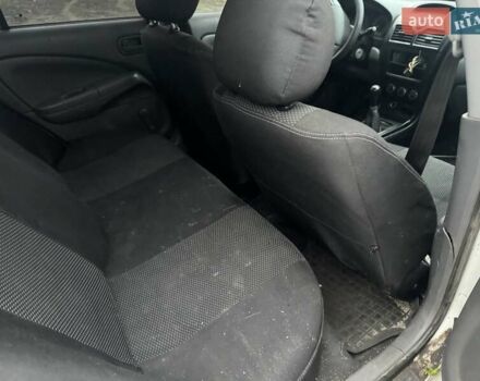 Белый Ниссан Альмера, объемом двигателя 1.6 л и пробегом 200 тыс. км за 1650 $, фото 10 на Automoto.ua