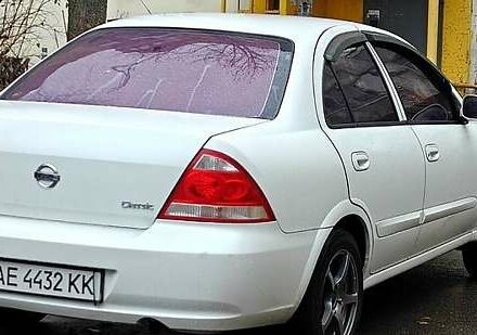 Белый Ниссан Альмера, объемом двигателя 1.6 л и пробегом 212 тыс. км за 4600 $, фото 2 на Automoto.ua