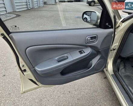 Бежевый Ниссан Альмера, объемом двигателя 1.6 л и пробегом 75 тыс. км за 4500 $, фото 8 на Automoto.ua