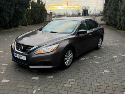 Коричневий Ніссан Альмера, об'ємом двигуна 2.5 л та пробігом 178 тис. км за 7990 $, фото 1 на Automoto.ua