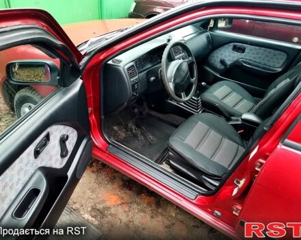 Красный Ниссан Альмера, объемом двигателя 1.4 л и пробегом 174 тыс. км за 2300 $, фото 6 на Automoto.ua