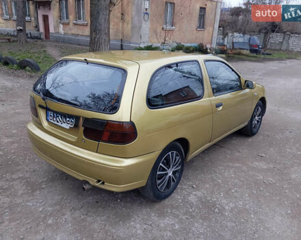 Желтый Ниссан Альмера, объемом двигателя 1.4 л и пробегом 280 тыс. км за 2700 $, фото 4 на Automoto.ua