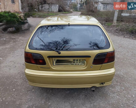 Желтый Ниссан Альмера, объемом двигателя 1.4 л и пробегом 280 тыс. км за 2700 $, фото 2 на Automoto.ua