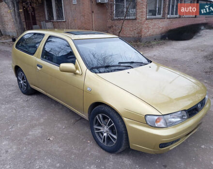 Желтый Ниссан Альмера, объемом двигателя 1.4 л и пробегом 280 тыс. км за 2700 $, фото 1 на Automoto.ua