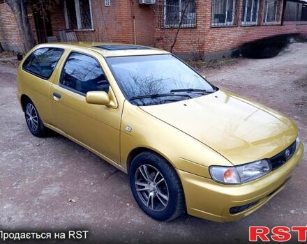 Желтый Ниссан Альмера, объемом двигателя 1.4 л и пробегом 280 тыс. км за 2700 $, фото 1 на Automoto.ua