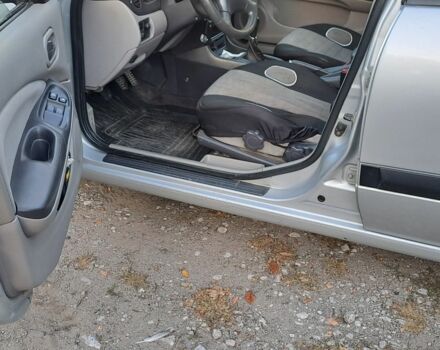 Серый Ниссан Альмера, объемом двигателя 1.5 л и пробегом 240 тыс. км за 4000 $, фото 6 на Automoto.ua