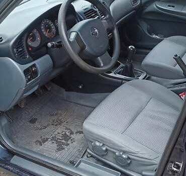 Синий Ниссан Альмера, объемом двигателя 1.6 л и пробегом 213 тыс. км за 4200 $, фото 5 на Automoto.ua