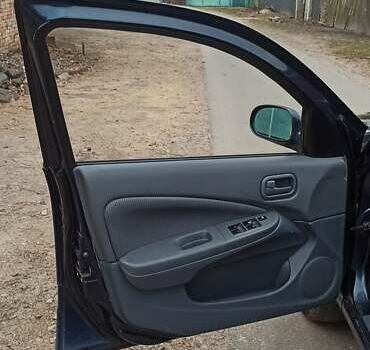 Синий Ниссан Альмера, объемом двигателя 1.6 л и пробегом 213 тыс. км за 4200 $, фото 2 на Automoto.ua