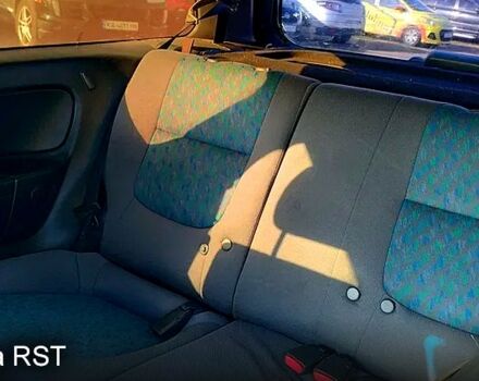 Зелений Ніссан Альмера, об'ємом двигуна 1.4 л та пробігом 450 тис. км за 1200 $, фото 5 на Automoto.ua