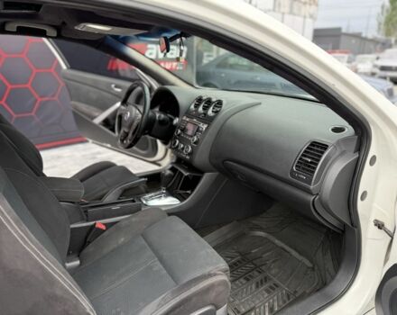 Белый Ниссан Альтима, объемом двигателя 2.5 л и пробегом 155 тыс. км за 7999 $, фото 19 на Automoto.ua