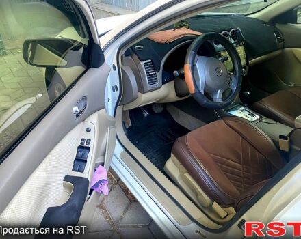Білий Ніссан Альтіма, об'ємом двигуна 2.5 л та пробігом 220 тис. км за 5700 $, фото 3 на Automoto.ua