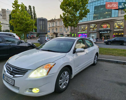 Белый Ниссан Альтима, объемом двигателя 2.49 л и пробегом 251 тыс. км за 7900 $, фото 1 на Automoto.ua