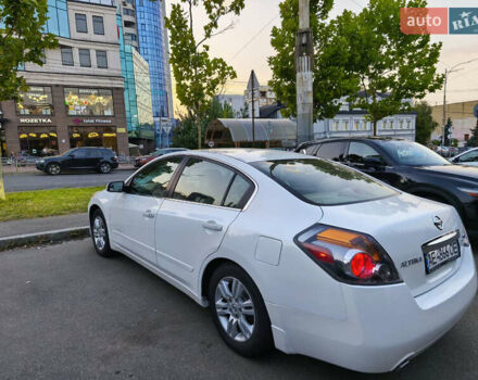 Белый Ниссан Альтима, объемом двигателя 2.49 л и пробегом 251 тыс. км за 7900 $, фото 7 на Automoto.ua