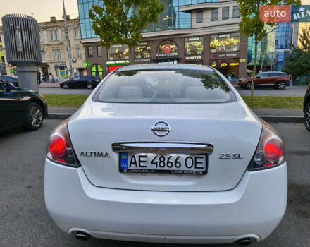 Белый Ниссан Альтима, объемом двигателя 2.49 л и пробегом 251 тыс. км за 7900 $, фото 8 на Automoto.ua