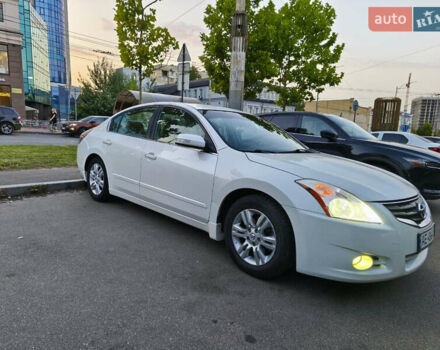 Белый Ниссан Альтима, объемом двигателя 2.49 л и пробегом 251 тыс. км за 7900 $, фото 2 на Automoto.ua