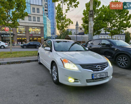 Белый Ниссан Альтима, объемом двигателя 2.49 л и пробегом 251 тыс. км за 7900 $, фото 3 на Automoto.ua