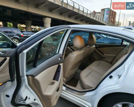 Белый Ниссан Альтима, объемом двигателя 2.49 л и пробегом 251 тыс. км за 7900 $, фото 9 на Automoto.ua