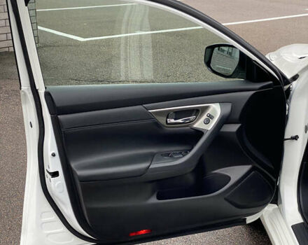 Белый Ниссан Альтима, объемом двигателя 2.5 л и пробегом 185 тыс. км за 8999 $, фото 31 на Automoto.ua