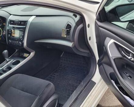 Білий Ніссан Альтіма, об'ємом двигуна 2.5 л та пробігом 121 тис. км за 10000 $, фото 4 на Automoto.ua