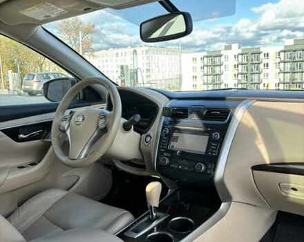 Ниссан Альтима 2015 в Львове на Automoto.ua Белый Ниссан Альтима, объемом двигателя 2.5 л и пробегом 177 тыс. км за 8900 $, фото 7 на Automoto.ua