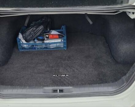 Білий Ніссан Альтіма, об'ємом двигуна 2.5 л та пробігом 121 тис. км за 10000 $, фото 6 на Automoto.ua