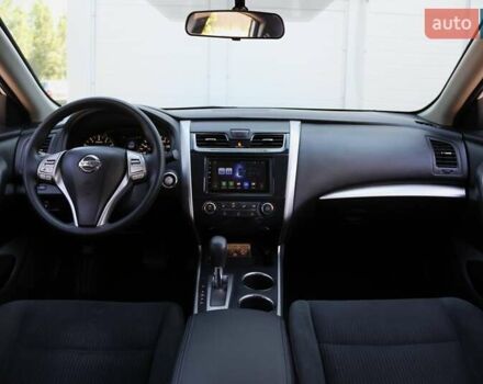 Белый Ниссан Альтима, объемом двигателя 2.5 л и пробегом 249 тыс. км за 8900 $, фото 12 на Automoto.ua