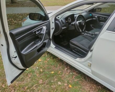 Ниссан Альтима 2015 в Павлограде на Automoto.ua Белый Ниссан Альтима, объемом двигателя 2.5 л и пробегом 241 тыс. км за 9900 $, фото 10 на Automoto.ua