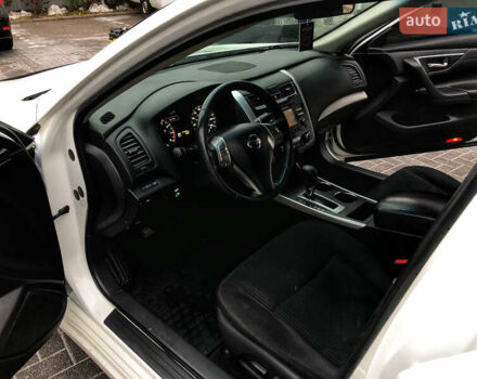 Білий Ніссан Альтіма, об'ємом двигуна 2.5 л та пробігом 287 тис. км за 9500 $, фото 5 на Automoto.ua