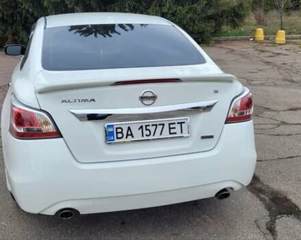 Білий Ніссан Альтіма, об'ємом двигуна 2.5 л та пробігом 121 тис. км за 10000 $, фото 2 на Automoto.ua