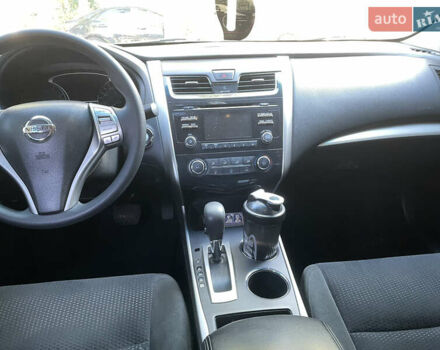 Белый Ниссан Альтима, объемом двигателя 2.5 л и пробегом 120 тыс. км за 9600 $, фото 5 на Automoto.ua