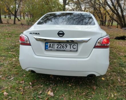 Ниссан Альтима 2015 в Павлограде на Automoto.ua Белый Ниссан Альтима, объемом двигателя 2.5 л и пробегом 241 тыс. км за 9900 $, фото 2 на Automoto.ua