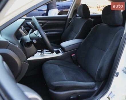 Белый Ниссан Альтима, объемом двигателя 2.5 л и пробегом 249 тыс. км за 8900 $, фото 7 на Automoto.ua