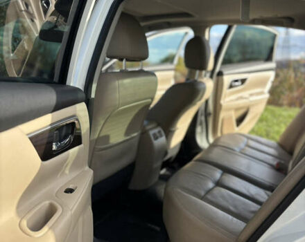 Ниссан Альтима 2015 в Львове на Automoto.ua Белый Ниссан Альтима, объемом двигателя 2.5 л и пробегом 177 тыс. км за 8900 $, фото 8 на Automoto.ua