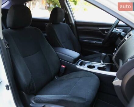 Белый Ниссан Альтима, объемом двигателя 2.5 л и пробегом 249 тыс. км за 8900 $, фото 10 на Automoto.ua