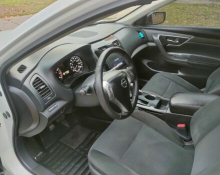 Ниссан Альтима 2015 в Павлограде на Automoto.ua Белый Ниссан Альтима, объемом двигателя 2.5 л и пробегом 241 тыс. км за 9900 $, фото 9 на Automoto.ua