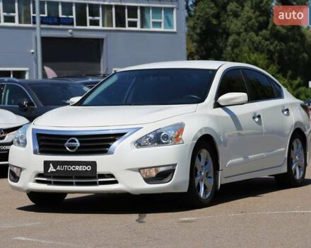 Белый Ниссан Альтима, объемом двигателя 2.5 л и пробегом 249 тыс. км за 8900 $, фото 2 на Automoto.ua