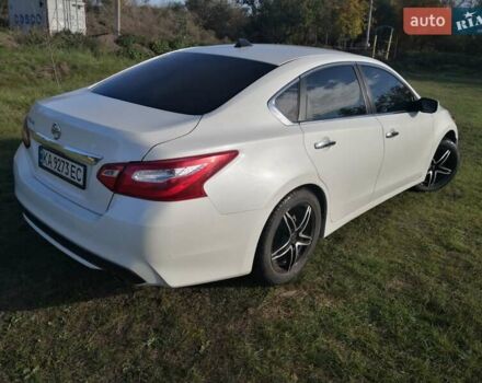 Белый Ниссан Альтима, объемом двигателя 0 л и пробегом 180 тыс. км за 12500 $, фото 23 на Automoto.ua