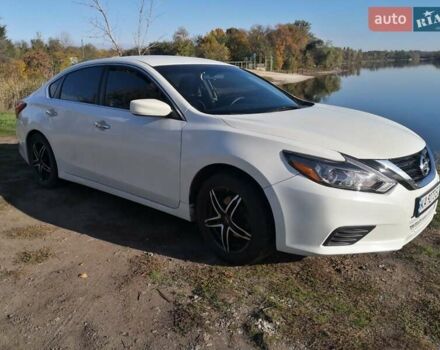 Белый Ниссан Альтима, объемом двигателя 0 л и пробегом 180 тыс. км за 12500 $, фото 10 на Automoto.ua